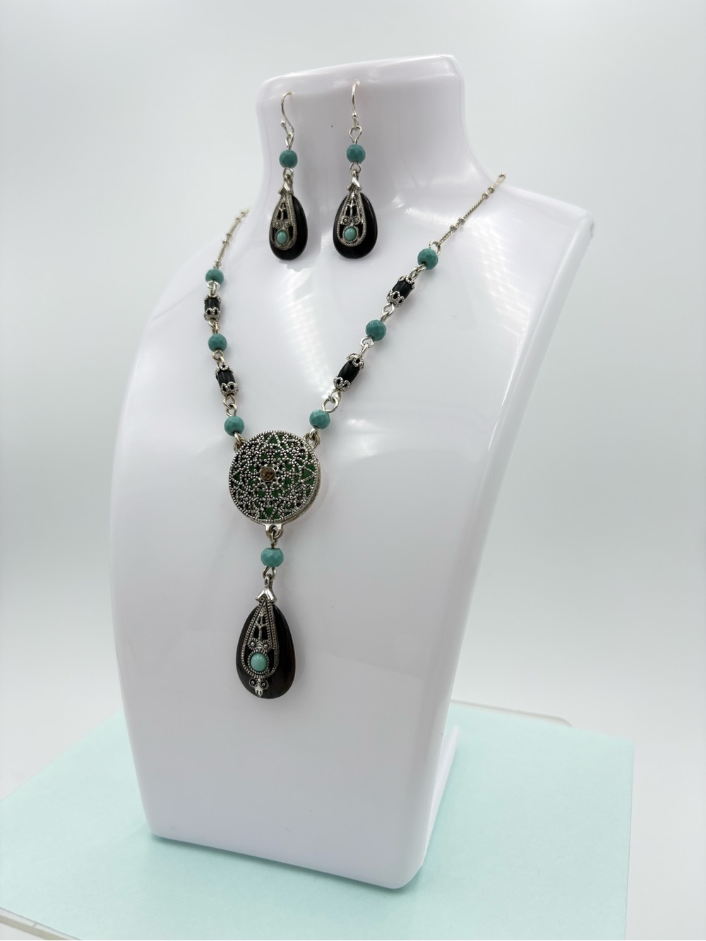 Vintage 2009 Avon Turquoise & Brown Medallion Necklace & Matching Earrings - Picture 14 of 14